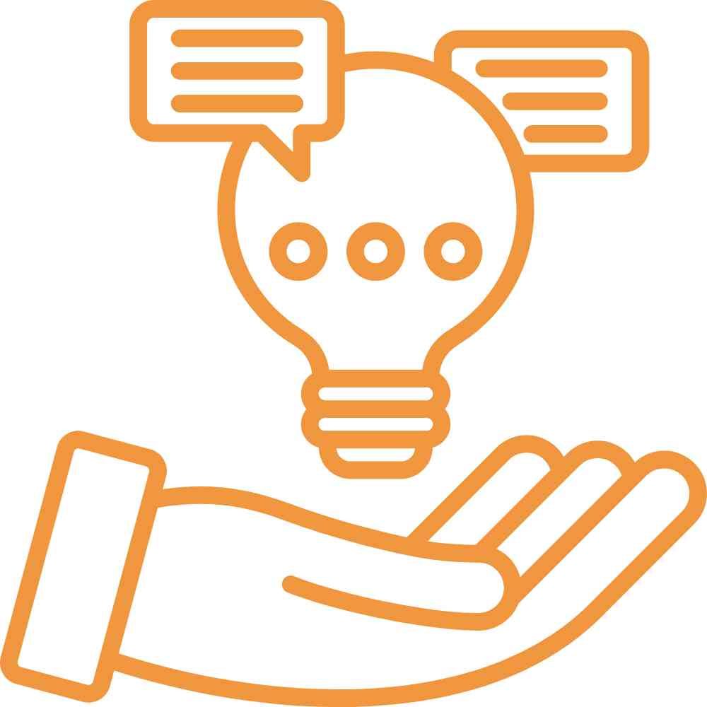 Beratung bei Mobile Pflege Humanitas GbR Hand hält eine Glühbirne mit Sprechblasen, die Ideen oder Kommunikation symbolisieren.